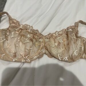 Elegant Lace Underwire Bra in Cream Soma